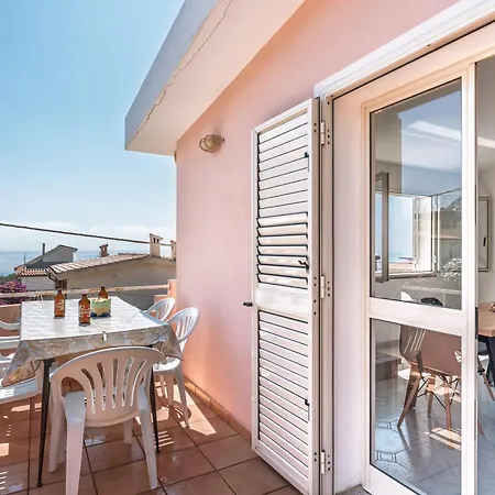 Calagonone Seaview House *