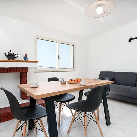 Calagonone Seaview House *